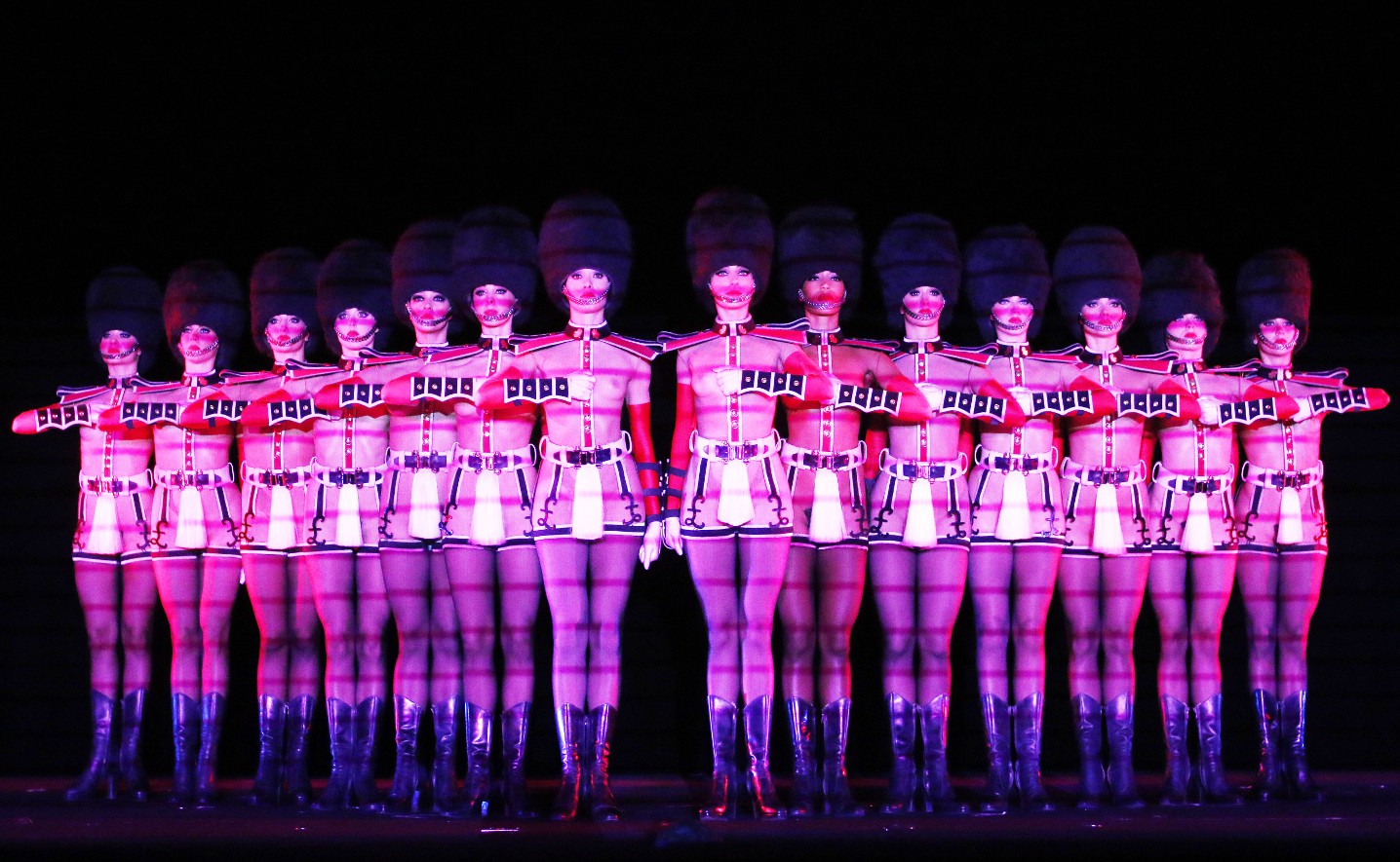 瘋馬秀 Crazy Horse